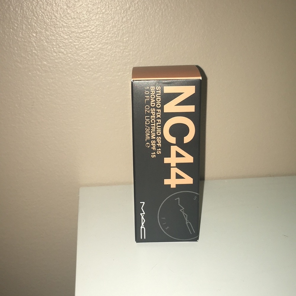 MAC Studio Fix Fluid SPF 15